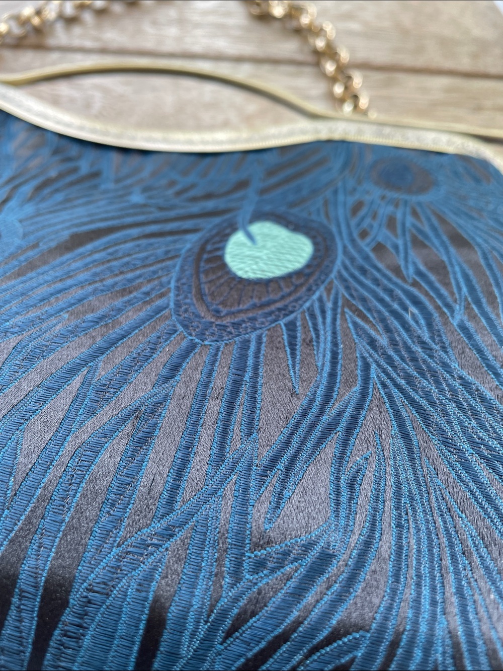 Vintage-Inspired Blue Embroidered Evening Bag with Gold Chain - Picture 10 of 11
